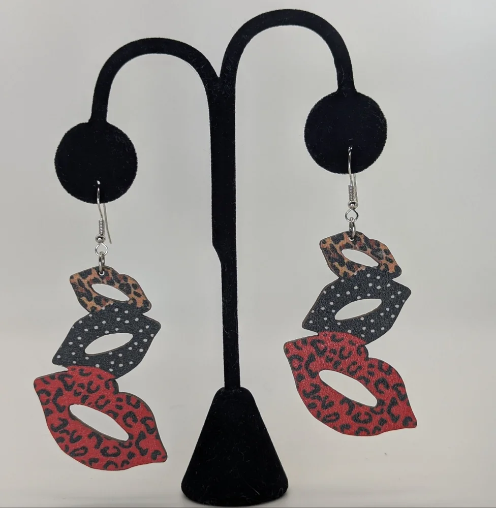 Lightweight Wood Dangly Lips Earrings